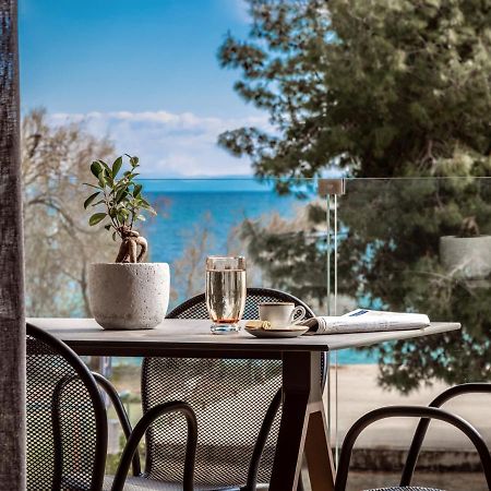 Point Ephemere Beachfront Apartments Закінф Екстер'єр фото