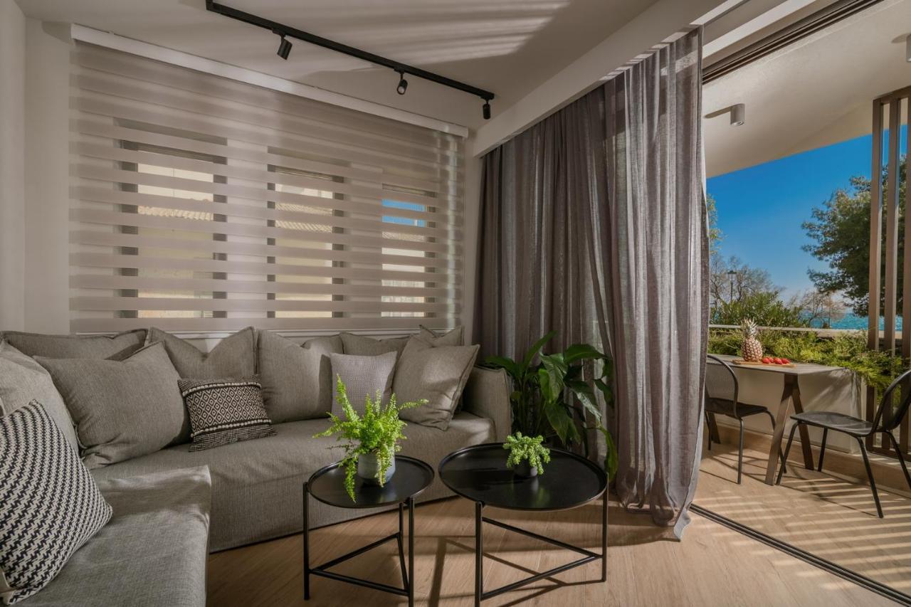 Point Ephemere Beachfront Apartments Закінф Екстер'єр фото