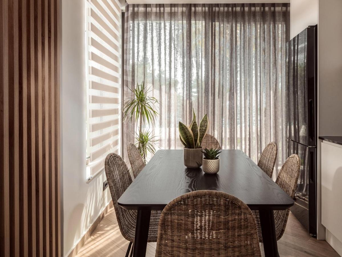 Point Ephemere Beachfront Apartments Закінф Екстер'єр фото