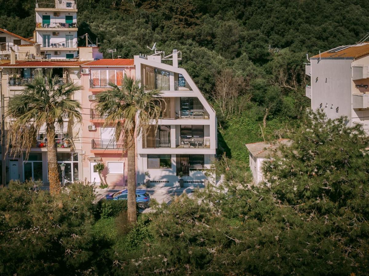 Point Ephemere Beachfront Apartments Закінф Екстер'єр фото