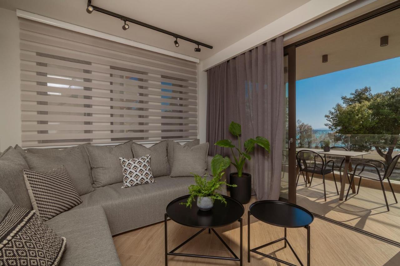 Point Ephemere Beachfront Apartments Закінф Екстер'єр фото