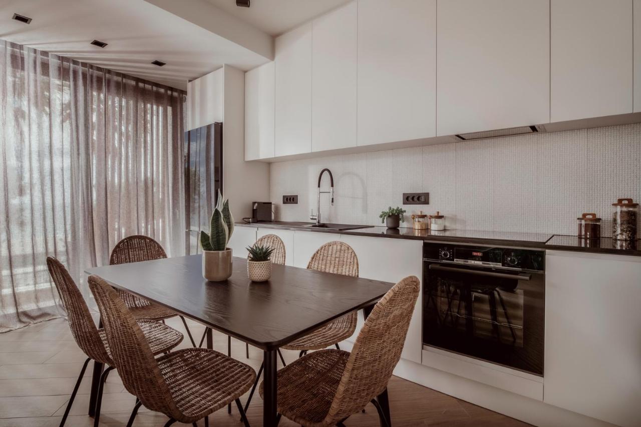 Point Ephemere Beachfront Apartments Закінф Екстер'єр фото