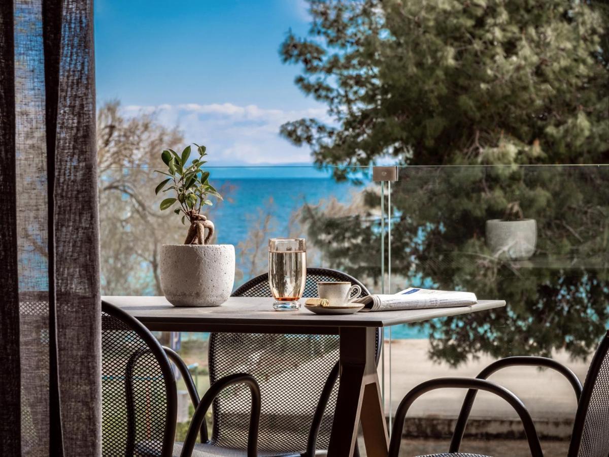 Point Ephemere Beachfront Apartments Закінф Екстер'єр фото