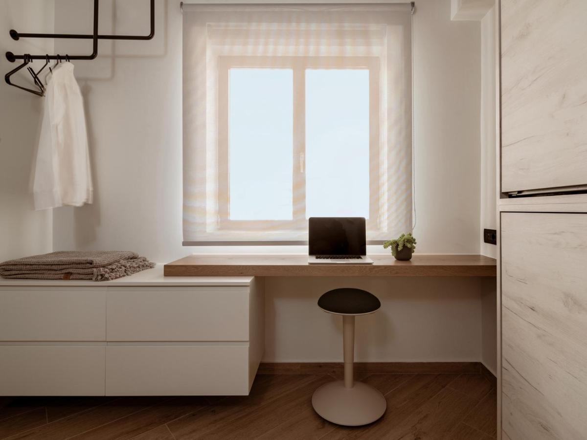 Point Ephemere Beachfront Apartments Закінф Екстер'єр фото